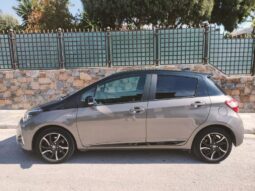 TOYOTA YARIS HYBRID BI-TONE full