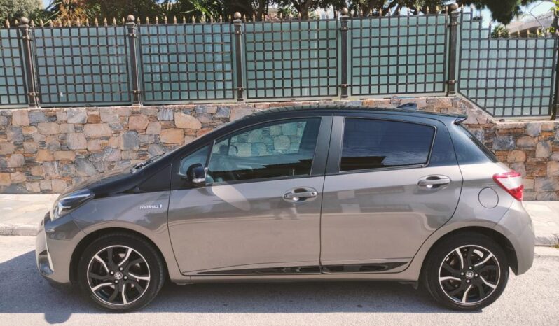 TOYOTA YARIS HYBRID BI-TONE full