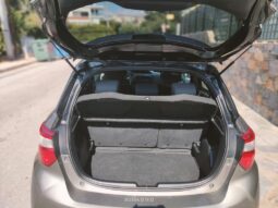 TOYOTA YARIS HYBRID BI-TONE full
