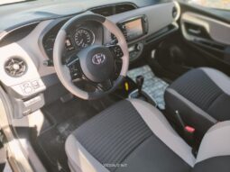 TOYOTA YARIS HYBRID BI-TONE full