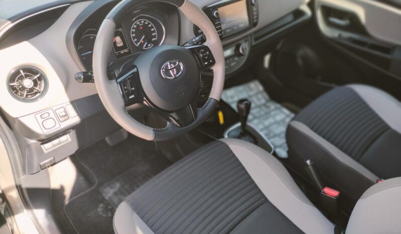 TOYOTA YARIS HYBRID BI-TONE full