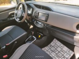 TOYOTA YARIS HYBRID BI-TONE full