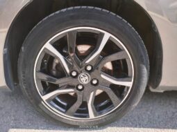 TOYOTA YARIS HYBRID BI-TONE full