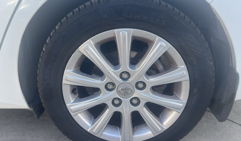 TOYOTA AURIS HYBRID AUTOMATIC full