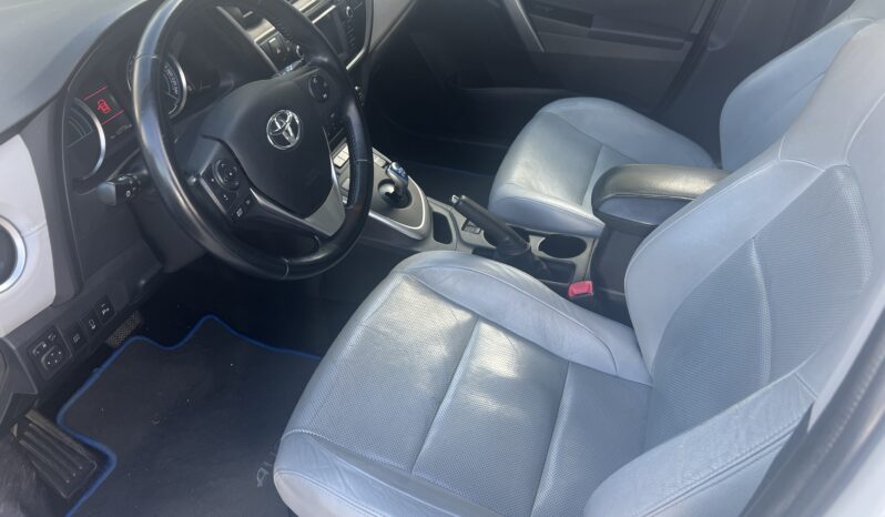 TOYOTA AURIS HYBRID AUTOMATIC full